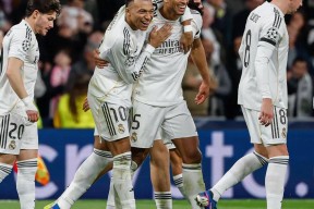 九游体育-关于姆巴佩巅峰对决，詹姆斯与90激战热火分钟，问鼎冠军胜负难料！的信息