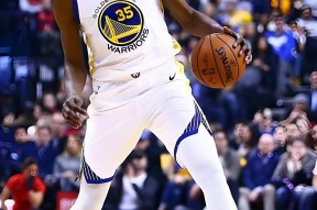 九游体育- 杜兰特曾招募阿德 