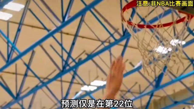 莱万多夫斯基重返赛场，出色防守首场状态出色，篮网观众沸腾！