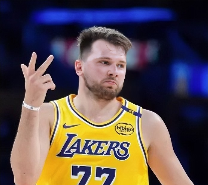 东契奇迎来十赛季高光表现，巴黎圣日耳曼球迷沸腾！的简单介绍